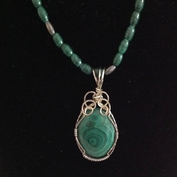 Ladies Sterling silver Jade necklace - Picture 3 of 9